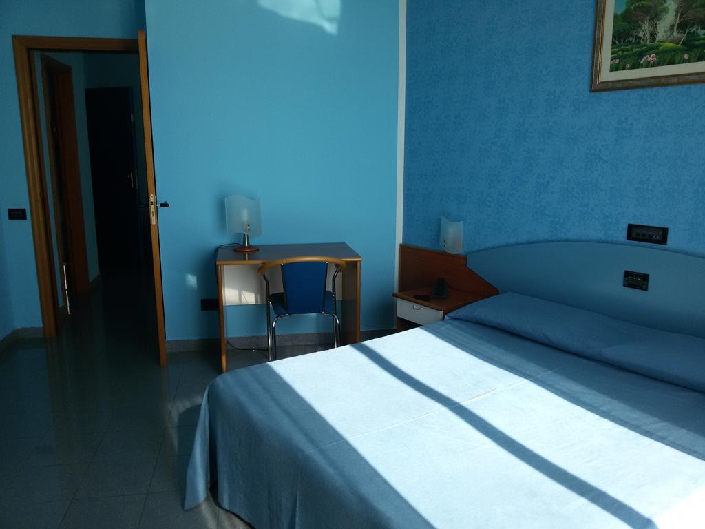Hotel Ristorante Miramare Marina di Gioiosa Ionica Pokoj fotografie