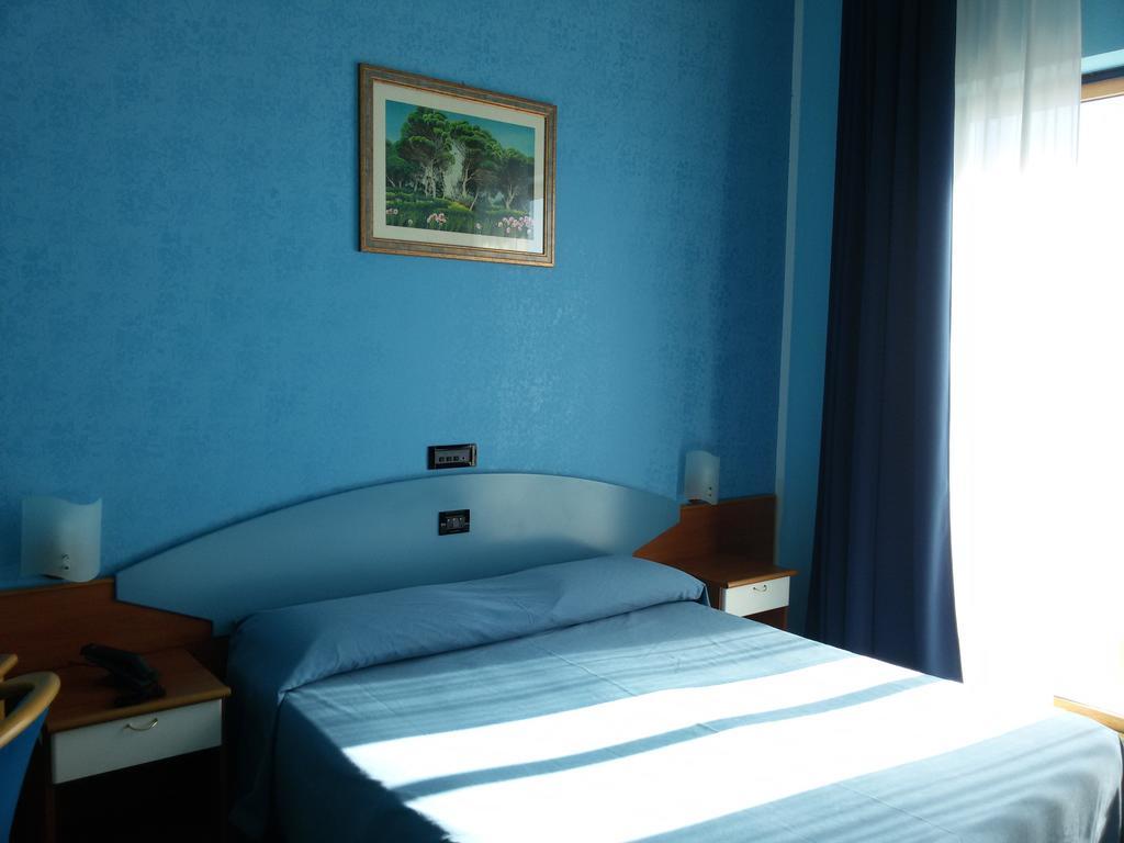 Hotel Ristorante Miramare Marina di Gioiosa Ionica Pokoj fotografie